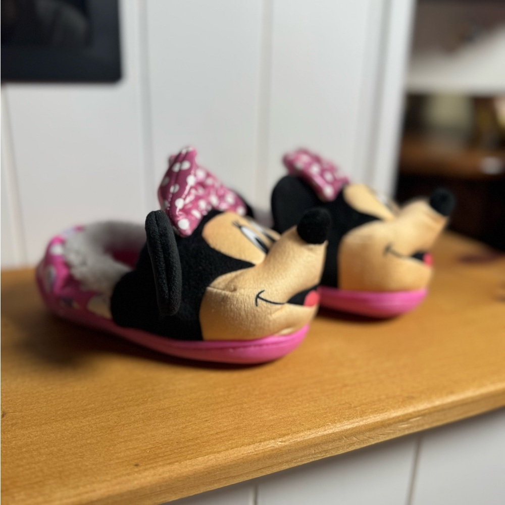 Disney Minnie Mouse Kids Slippers - Pink and Black light up